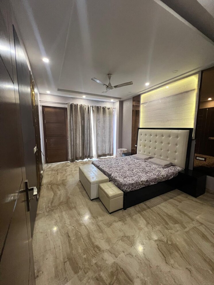 Bedroom, dlf-city-phase-iv 3.5 Bedroom 270 Sq.Yd. Builder Floor In Dlf Phase iv Gurgaon 8654316