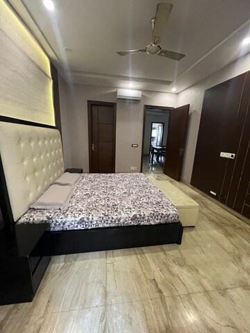 Bedroom in 3.5 BHK Builder Floor at DLF City Phase IV, Dlf Phase iv – for Rent