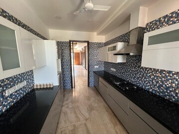 Kitchen in 3.5 BHK Builder Floor at DLF City Phase IV, Dlf Phase iv – for Rent