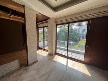Room in 3.5 BHK Builder Floor at DLF City Phase IV, Dlf Phase iv – for Rent