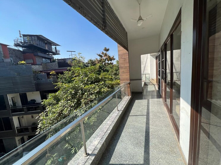 Balcony, dlf-city-phase-iv 3.5 Bedroom 270 Sq.Yd. Builder Floor In Dlf Phase iv Gurgaon 8654316