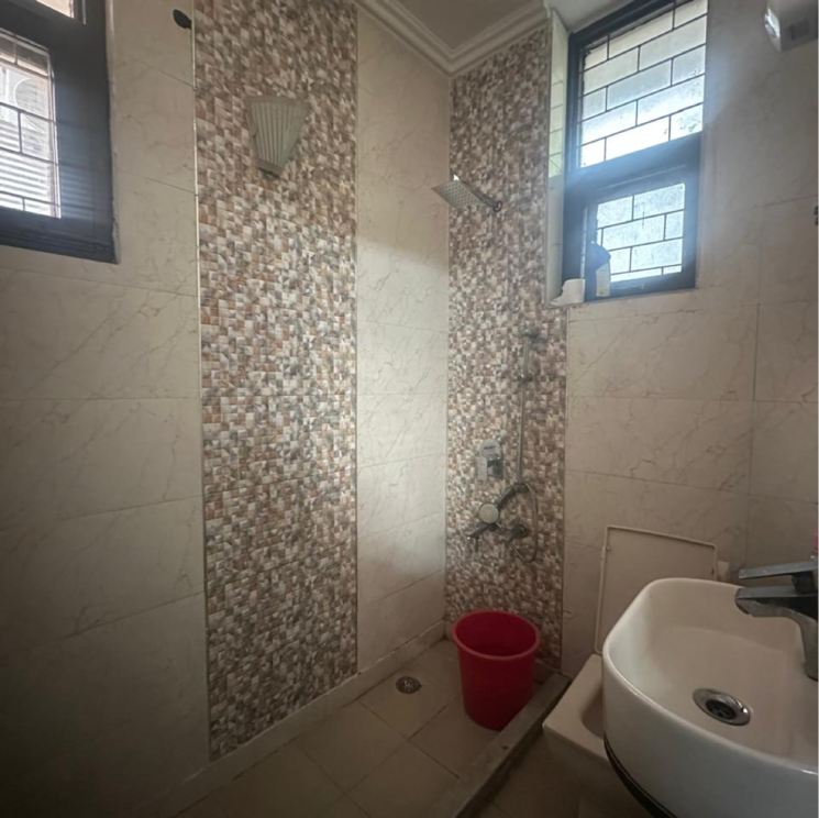 Bathroom, kalkaji 3 Bedroom 1850 Sq.Ft. Builder Floor In Kalkaji Delhi 8654317