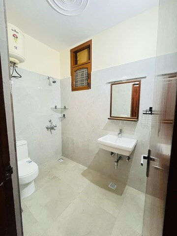 Bathroom in 3 BHK Builder Floor at Sector 40 – for Rent