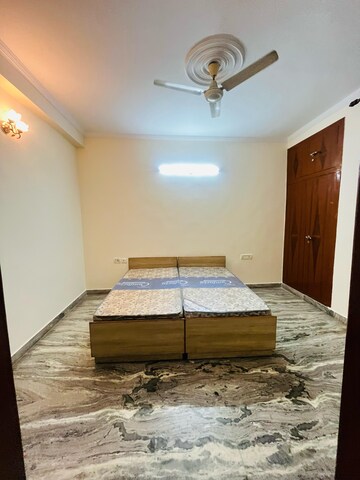 Bedroom in 3 BHK Builder Floor at Sector 40 – for Rent
