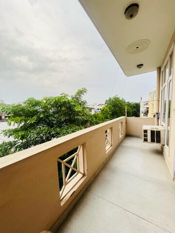 Balcony in 3 BHK Builder Floor at Sector 40 – for Rent