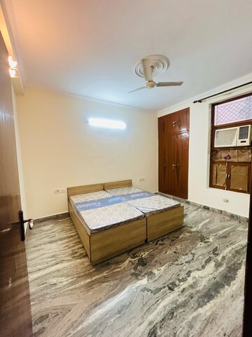 Bedroom in 3 BHK Builder Floor at Sector 40 – for Rent