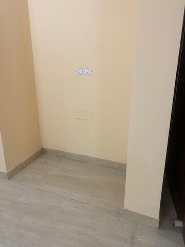 Room in 1 BHK Builder Floor at Sector 40 – for Rent