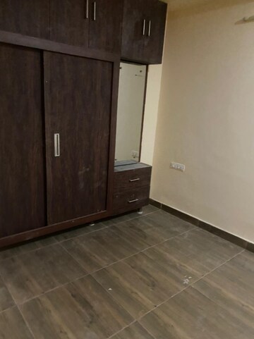 Room in 1 BHK Builder Floor at Sector 40 – for Rent