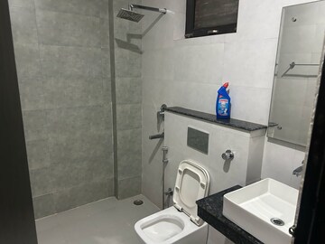 Bathroom in 1 BHK Builder Floor at Sector 40 – for Rent