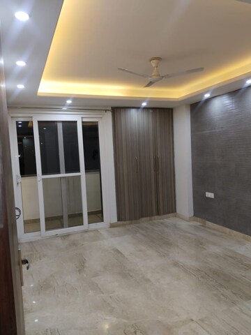 Room in 3 BHK Builder Floor at Ansal Sushant Apartments, Sushant Lok I – for Rent