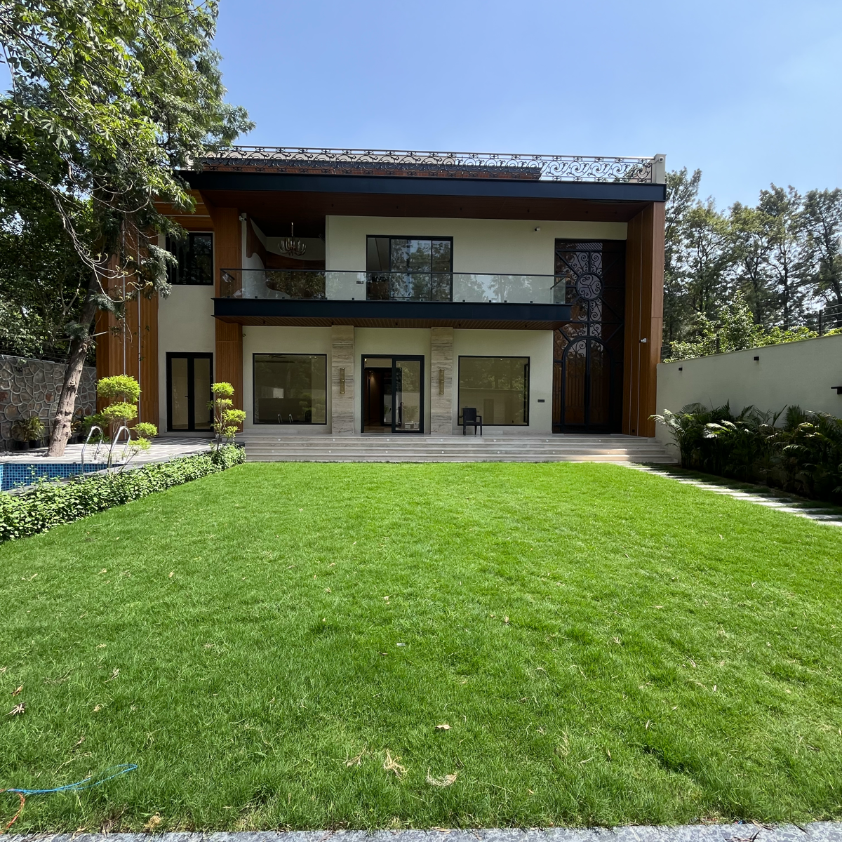 5 BHK + Pooja Room,Servant Room,Study Room,Extra Room Villa For Sale in Chattarpur 