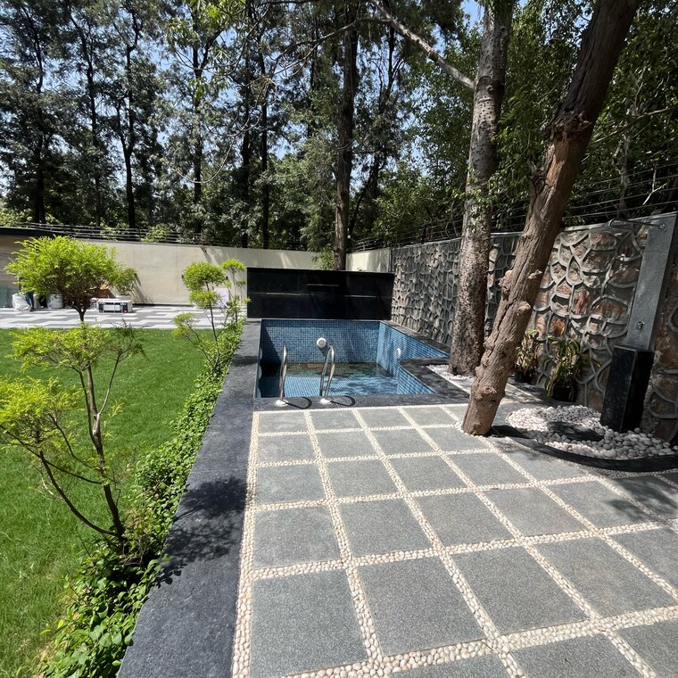 Balcony, dera mandi 5 Bedroom 11000 Sq.Ft. Villa In Dera Mandi Delhi 8654377