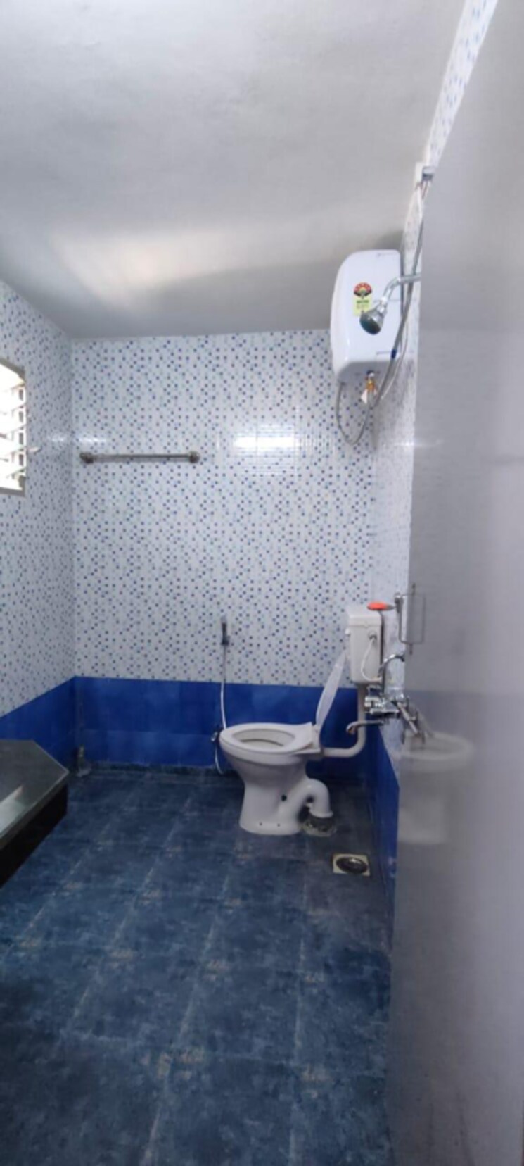 Bathroom, bhawani-housinng-society 1 Bedroom 500 Sq.Ft. Apartment In Bhawani Peth Pune 8654384