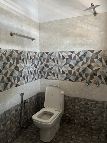 Bathroom in 4 BHK Villa at Thevakkal – for Rent