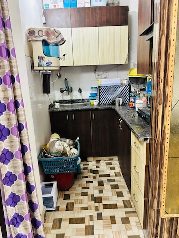 Kitchen in 3 BHK Builder Floor at Tulip Mall, Sector 46 – for Rent