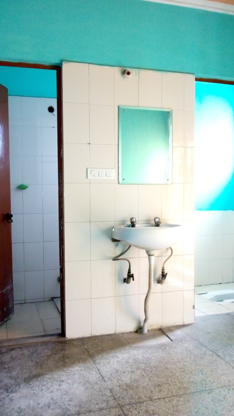Bathroom, molarband 1 Bedroom 516 Sq.Ft. Apartment In Molarband Delhi 8654417