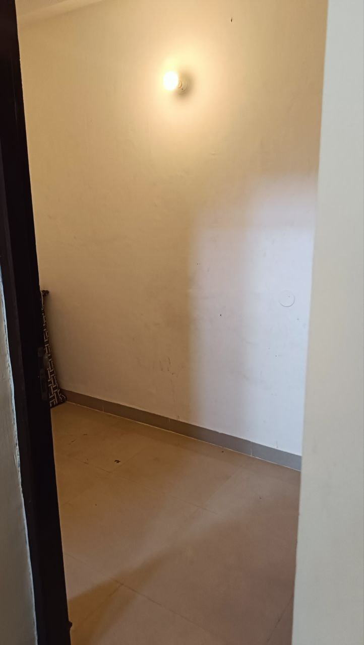 3.5 BHK + Extra Room Builder Floor For Rent in Wave City