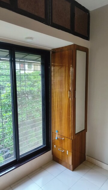 Room in 1 BHK Apartment at Saptrishi Park, Mulund West – for Rent