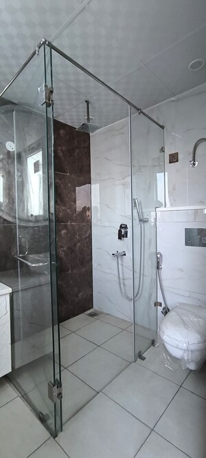 Master Bedroom in 3 BHK Builder Floor at BPTP Amstoria Country Floor, Sector 102 – for Sale