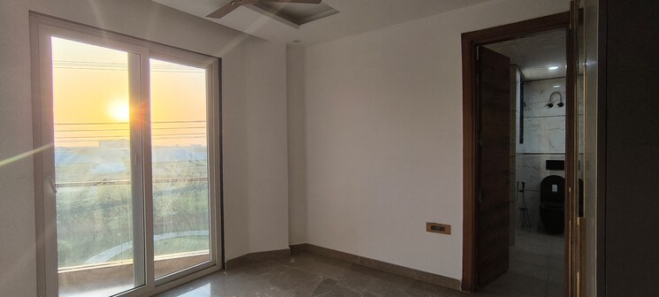 Room, bptp-amstoria-country-floor 3 Bedroom 2250 Sq.Ft. Builder Floor In Sector 102 Gurgaon 8654692