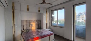 Room in 3 BHK Builder Floor at BPTP Amstoria Country Floor, Sector 102 – for Sale