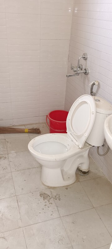 Bathroom in 1 BHK Builder Floor at Sector 8 – for Rent