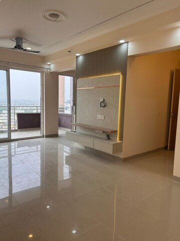 Room in 3 BHK Apartment at Shapoorji Pallonji Joyville Gurgaon, Sector 102 – for Rent