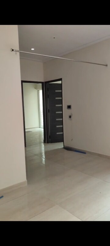 Room in 3 BHK Apartment at Gaur Saundaryam, Tech Zone 4 Greater Noida – for Rent