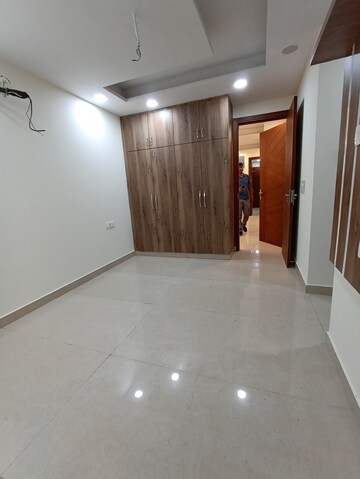 Room in 3.5 BHK Builder Floor at Priyadarshni Apartments, Paschim Vihar – for Rent
