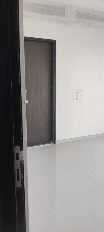Room in 3 BHK Apartment at Jyoti Sukriti, Goregaon East – for Rent