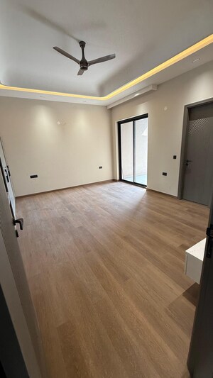 Room in 3 BHK Builder Floor at Green Fields Colony – for Sale