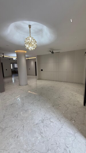 Room in 3 BHK Builder Floor at Green Fields Colony – for Sale