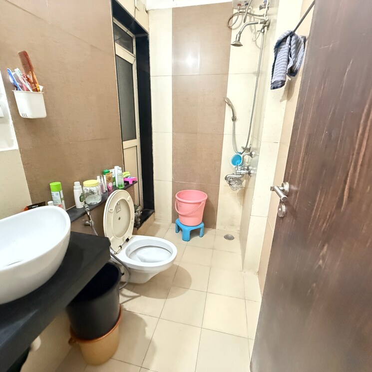 Bathroom, rustomjee-athena 2 Bedroom 705 Sq.Ft. Apartment In Vrindavan Society Thane 8654870