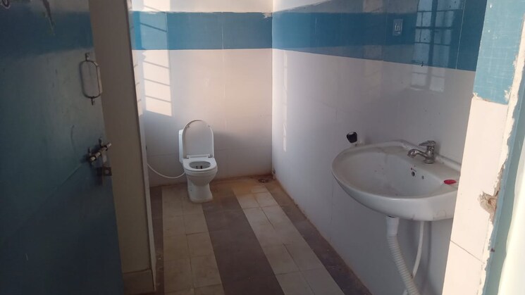 Bathroom, patliputra road 2 Bedroom 1200 Sq.Ft. Apartment In Patliputra Road Patna 8654907