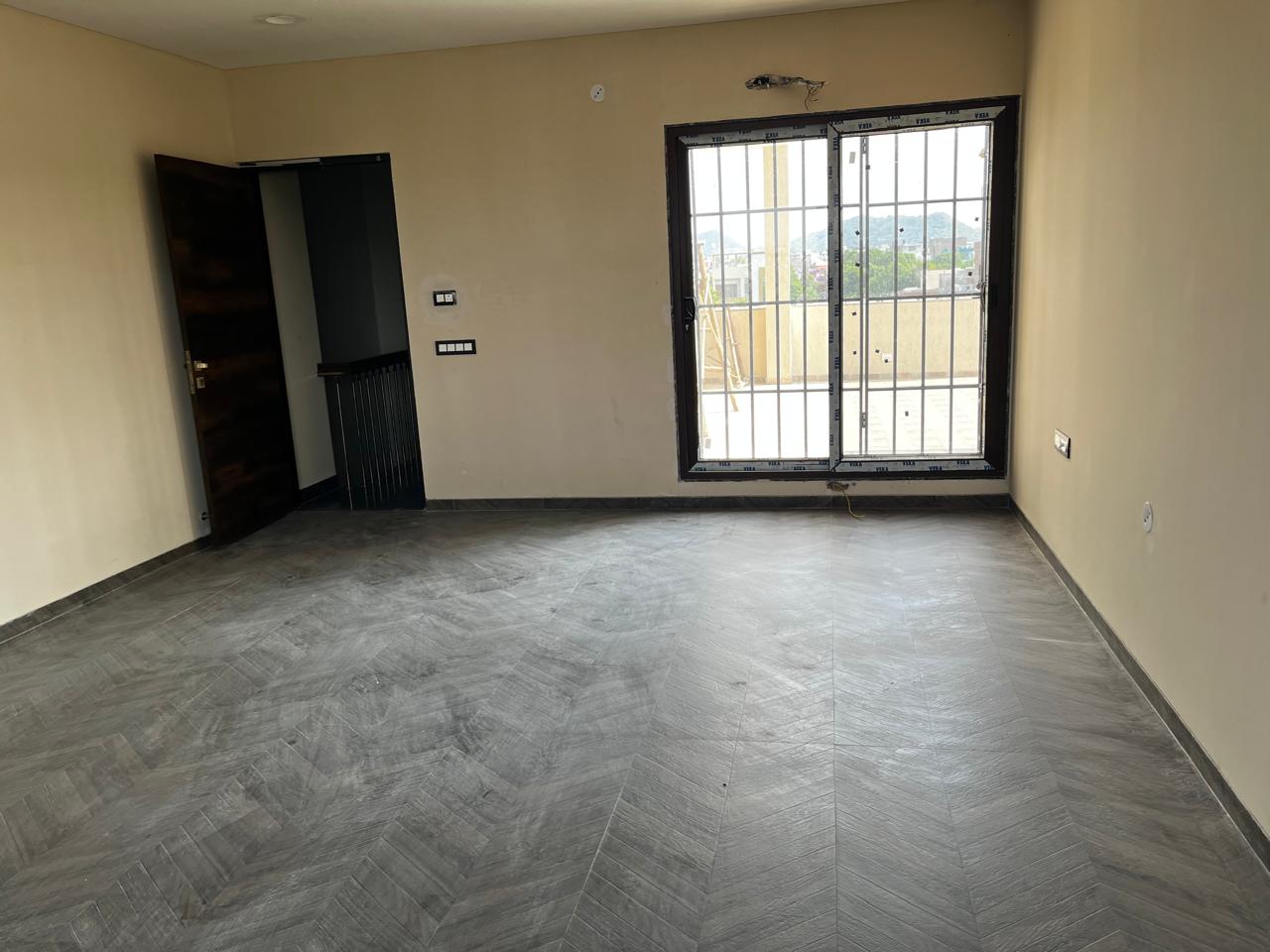 3 BHK + Servant Room Apartment For Rent in Mahaveer Nagar 