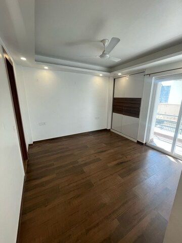 Room in 3 BHK Builder Floor at Sector 57 – for Rent
