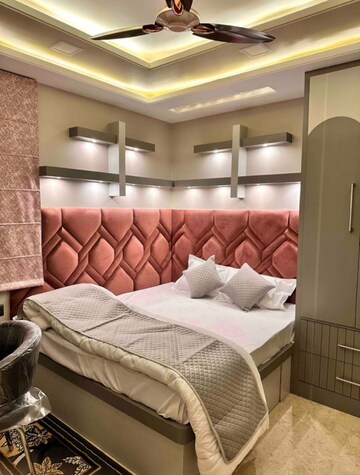 Bedroom in 4 BHK Apartment at Raja Park – for Rent