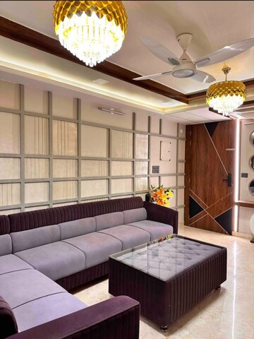 Bedroom in 4 BHK Apartment at Raja Park – for Rent