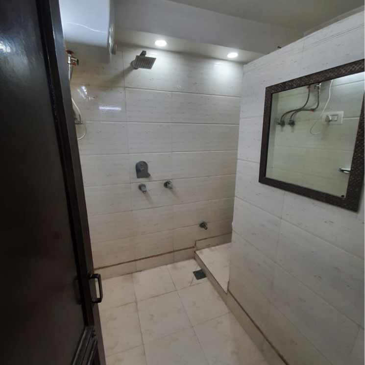Bathroom, lajpat nagar 2 Bedroom 1000 Sq.Ft. Builder Floor In Lajpat Nagar Delhi 8654954