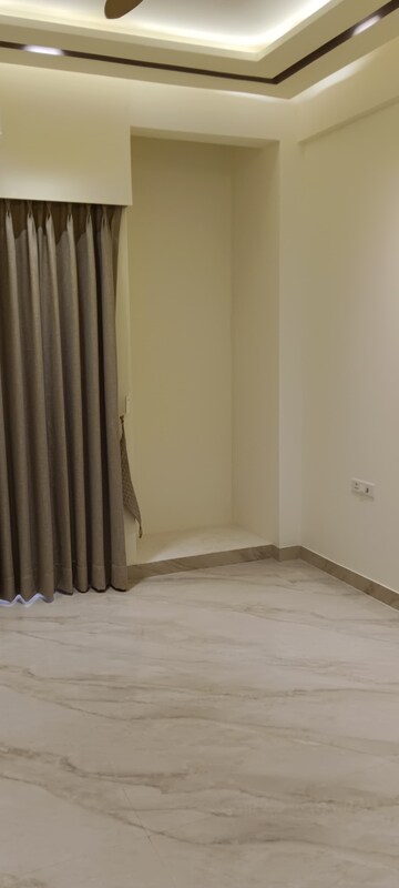 Room in 3 BHK Builder Floor at BPTP Parklands, Sector 76 – for Rent