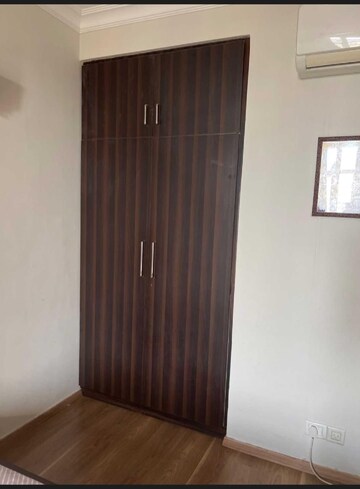 Room in 3 BHK Apartment at Raheja Vedaanta, Sector 108 – for Rent