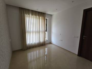 Master Bedroom in 2 BHK Apartment at Hiranandani Highland, Powai – for Rent