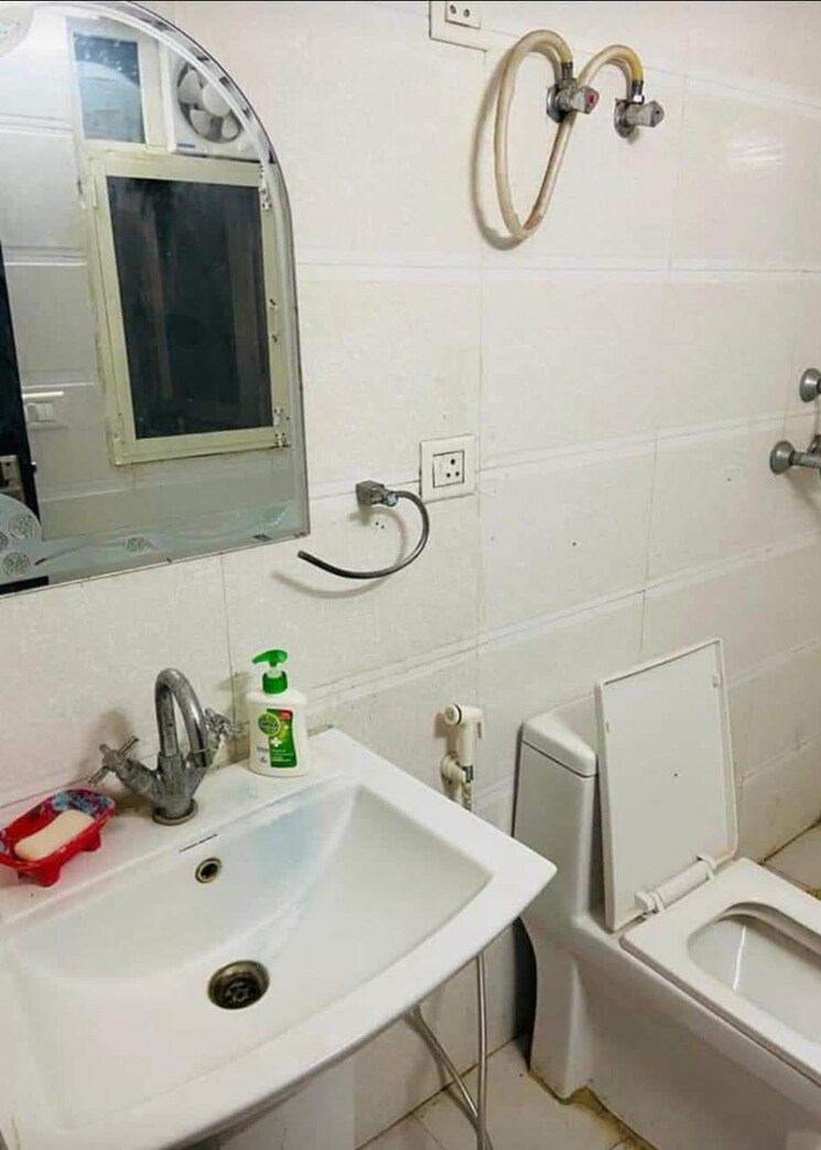 Bathroom, sector 56 3.5 Bedroom 1810 Sq.Ft. Independent House In Sector 56 Noida 8655050