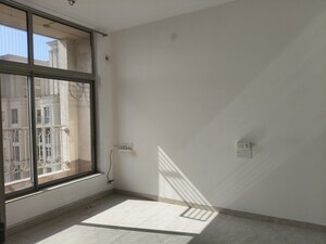 Room in 1 BHK Apartment at Hiranandani Fedora, Ghodbunder Road – for Sale