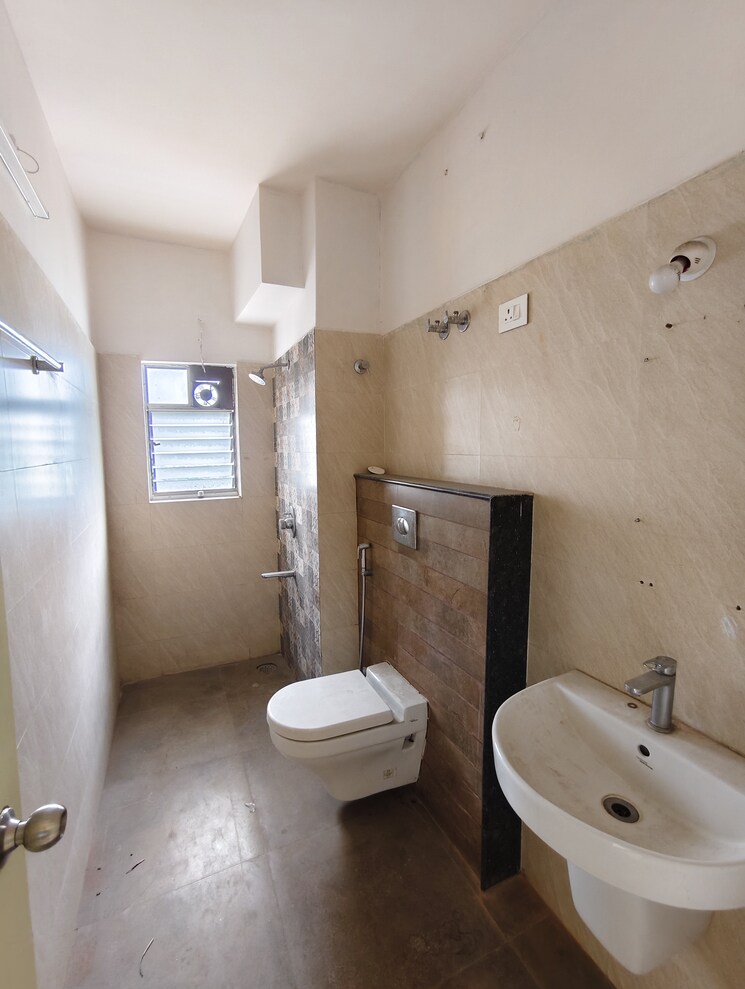 Bathroom, uttorayon 3 Bedroom 1963 Sq.Ft. Apartment In Uttorayon Siliguri 8655211