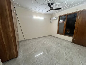 Room in 3 BHK Builder Floor at Sushant Lok 2, Sector 57 – for Rent