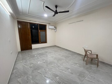 Room in 3 BHK Builder Floor at Sushant Lok 2, Sector 57 – for Rent