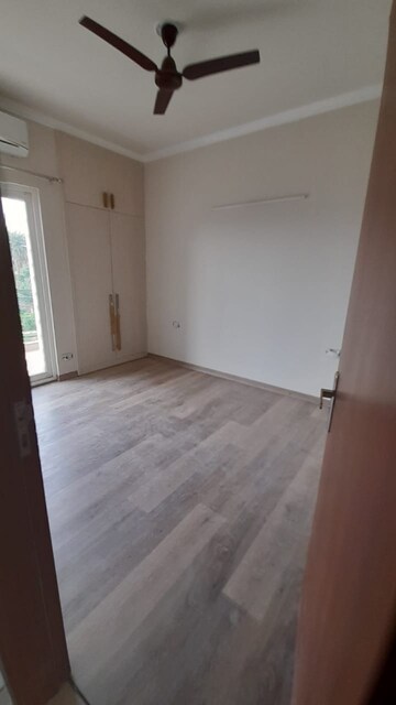 Room in 3 BHK Builder Floor at Central Park 3 Flower Valley, Sohna Sector 33 – for Rent