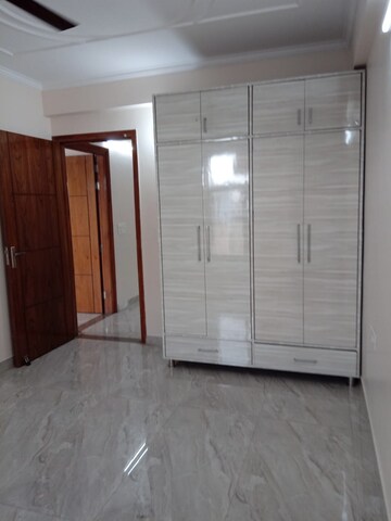 Room in 3 BHK Builder Floor at Sushant Lok 2, Sector 57 – for Rent