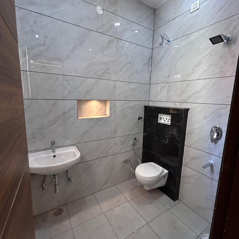 Bathroom, kharar landran road 2 Bedroom 1000 Sq.Ft. Apartment In Kharar Landran Road Mohali 8655276